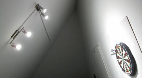 Die Beleuchtung mit 4 LED-Strahlern